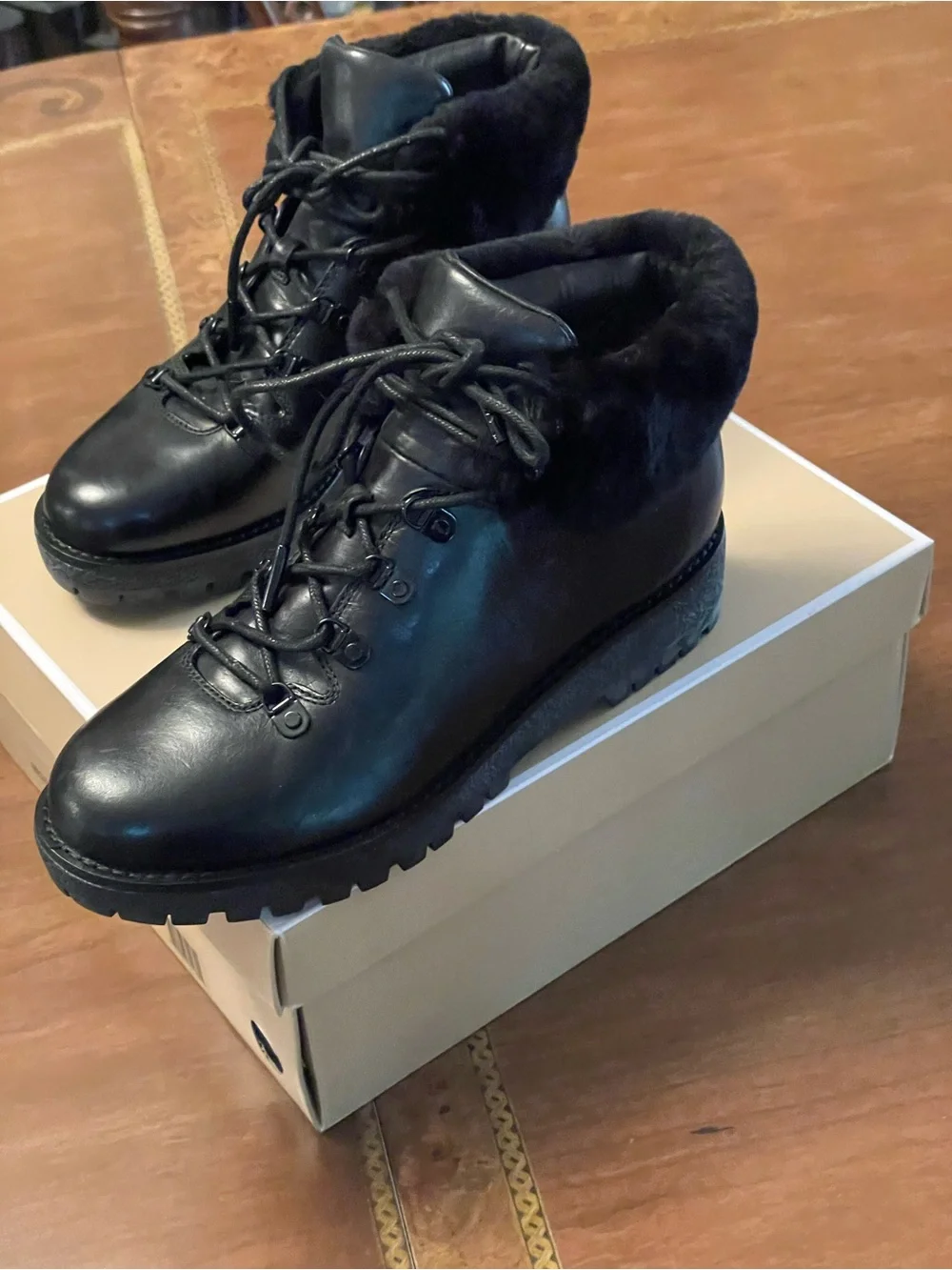 Michael Kors Black Leather Ankle boots with Fur Trim and Rubber Sole